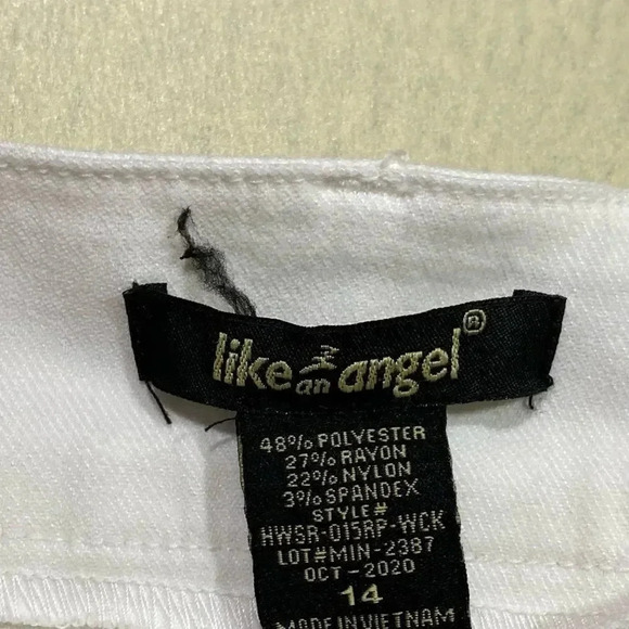 Like an Angel 😇 White Distressed Jeans 👼 - Picture 2 of 4